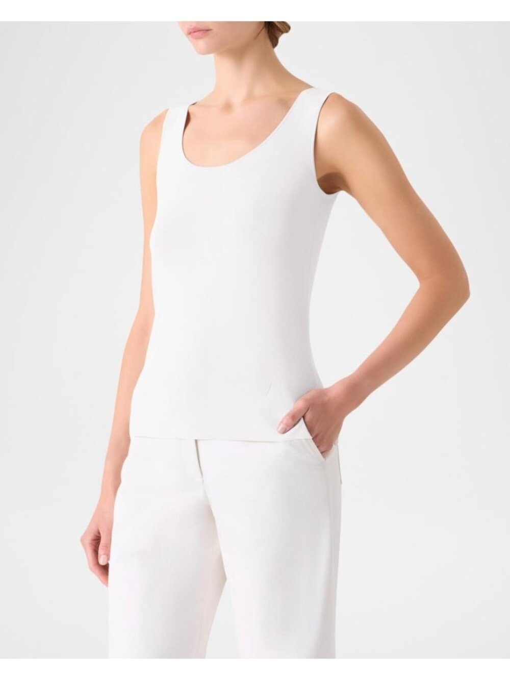 AKRIS Fine Knit Tank Top in White/Ecru Classic Scoop Neckline Women’s Size 10